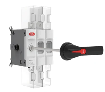 DC disconnect switch for PV panel combiner